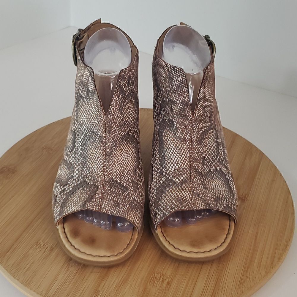 Born Morraine Snakeskin Peep Toe Sandal with Leather Stacked Heel Women's Size 9 - Picture 2 of 11